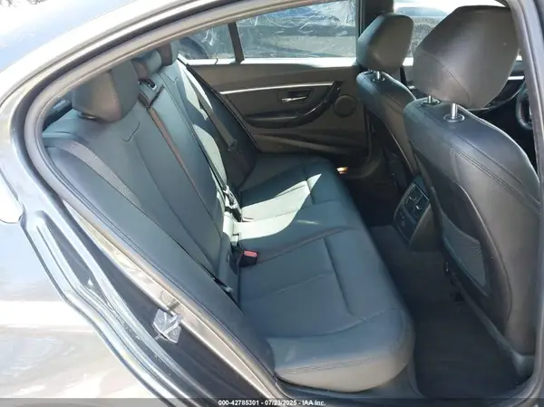 WBA8D9G59HNU58726 2017 BMW 3ER - Image 8