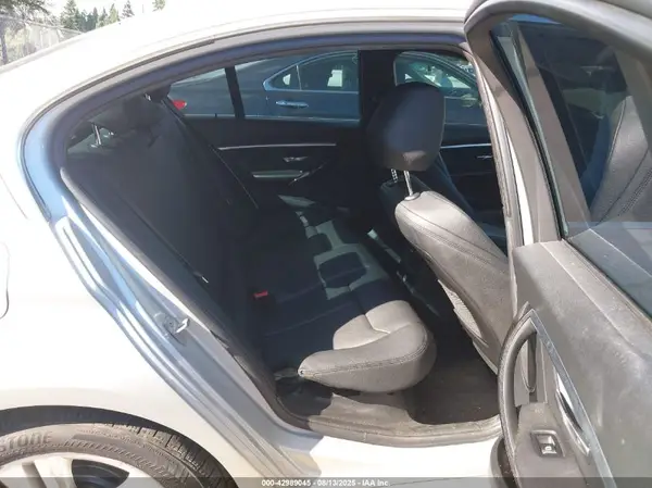 WBA8D9G59HNU58967 2017 BMW 3ER - Image 8