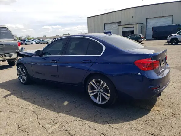 WBA8D9G59JNU67559 2018 BMW 3ER - Image 2
