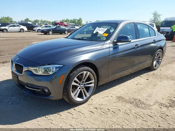 WBA8D9G59JNU69201 2018 BMW 3ER - Image 2
