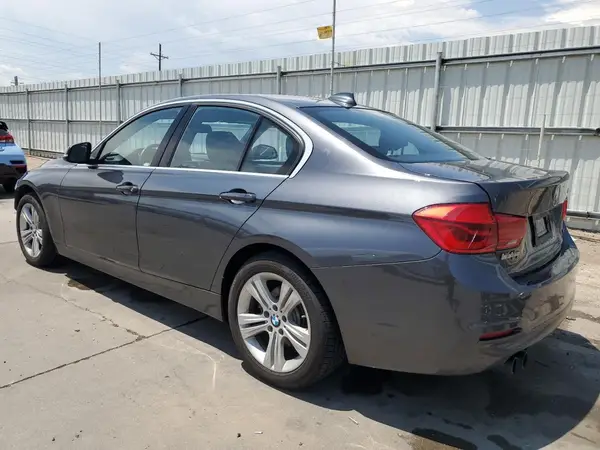 WBA8D9G59JNU72616 2018 BMW 3ER - Image 2