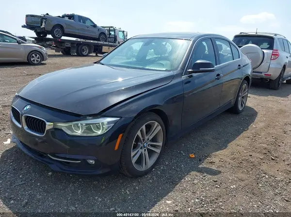 WBA8D9G59JNU72762 2018 BMW 3ER - Image 2
