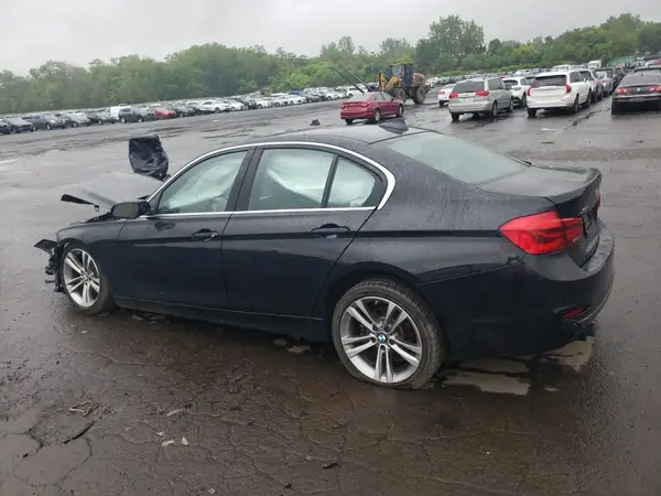 WBA8D9G59JNU73023 2018 BMW 3ER - Image 2
