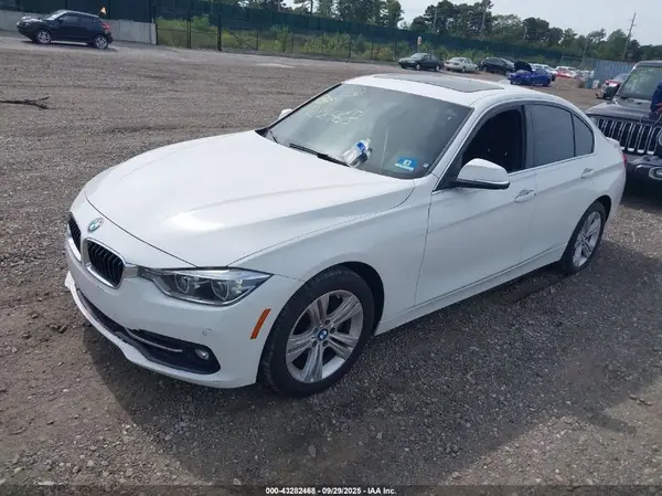 WBA8D9G59JNU73071 2018 BMW 3ER - Image 2