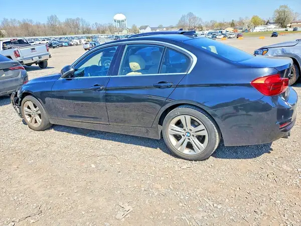 WBA8D9G5XHNU61229 2017 BMW 3ER - Image 2