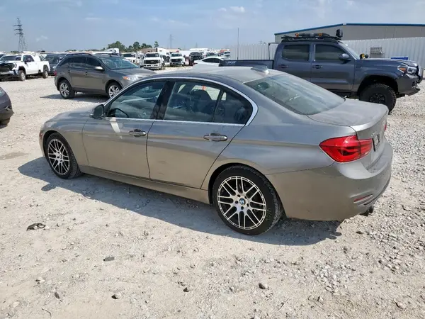 WBA8D9G5XJNU67070 2018 BMW 3ER - Image 2