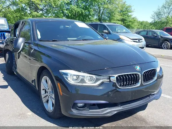 WBA8D9G5XJNU67750 2018 BMW 3ER - Image 1
