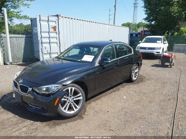 WBA8D9G5XJNU70132 2018 BMW 3ER - Image 2