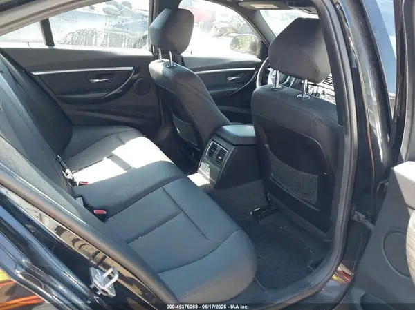 WBA8D9G5XJNU70132 2018 BMW 3ER - Image 8