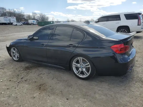 WBA8D9G5XJNU71748 2018 BMW 3ER - Image 2