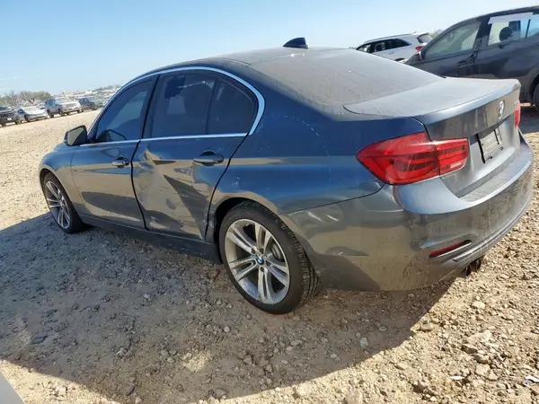WBA8D9G5XJNU71877 2018 BMW 3ER - Image 2
