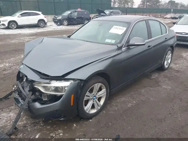 WBA8D9G5XJNU72088 2018 BMW 3ER - Image 2
