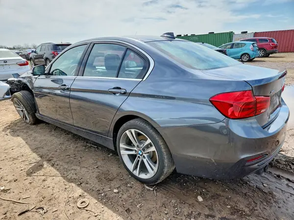 WBA8D9G5XJNU72608 2018 BMW 3ER - Image 2