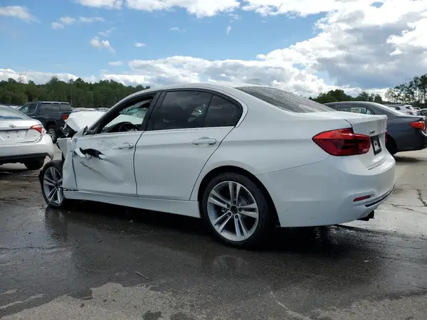 WBA8D9G5XJNU72818 2018 BMW 3ER - Image 2
