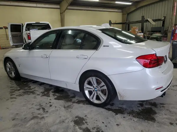 WBA8E1C30HA029663 2017 BMW 3ER - Image 2