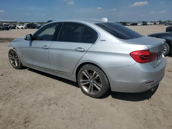 WBA8E1C30HA156834 2017 BMW 3ER - Image 2