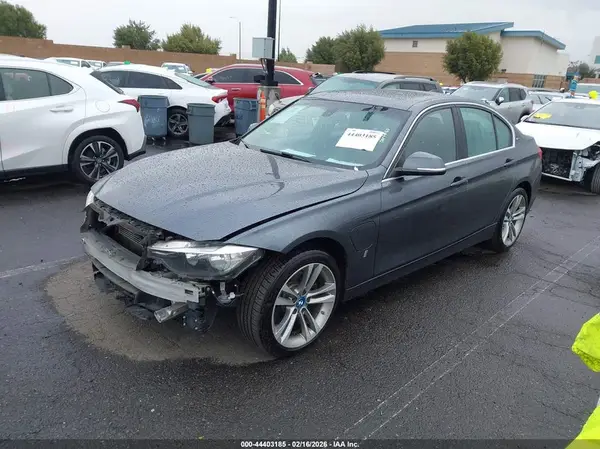 WBA8E1C30HA158731 2017 BMW 3ER - Image 2