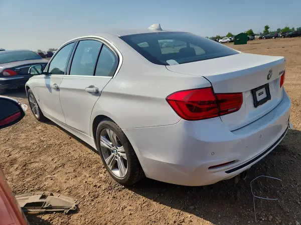 WBA8E1C31HA029302 2017 BMW 3ER - Image 2