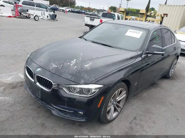 WBA8E1C31HA156762 2017 BMW 3ER - Image 2