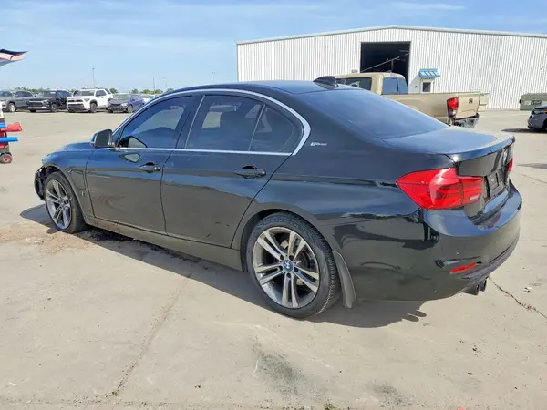 WBA8E1C31HA156826 2017 BMW 3ER - Image 2