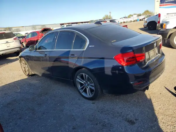 WBA8E1C31HA156972 2017 BMW 3ER - Image 2