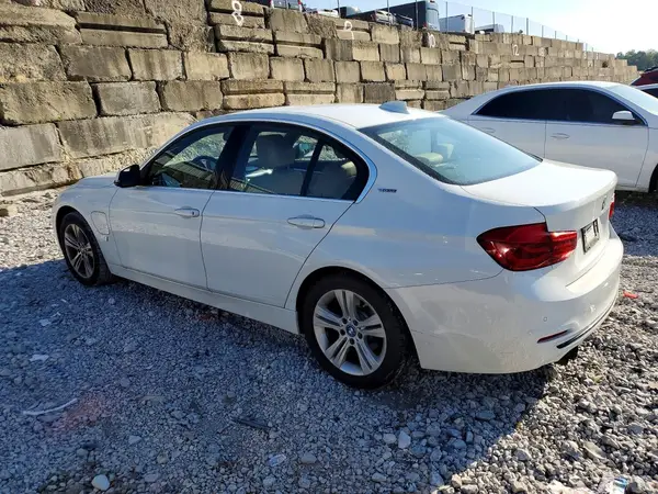 WBA8E1C31HA156986 2017 BMW 3ER - Image 2