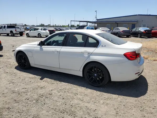 WBA8E1C31HA158639 2017 BMW 3ER - Image 2