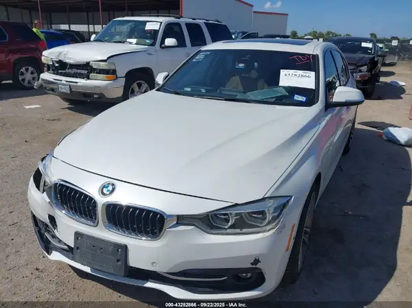 WBA8E1C32HA156768 2017 BMW 3ER - Image 2