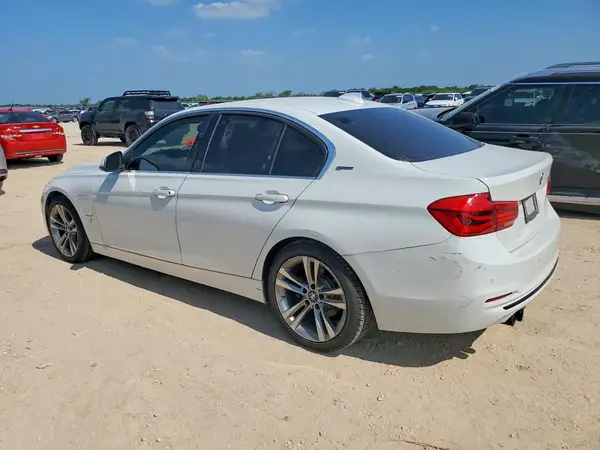 WBA8E1C32HA156897 2017 BMW 3ER - Image 2
