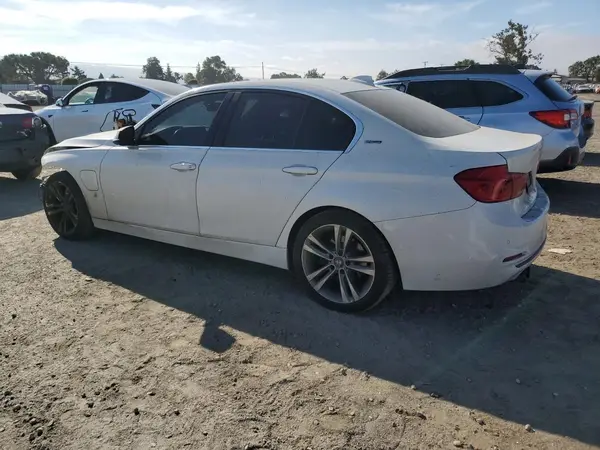 WBA8E1C32HA158651 2017 BMW 3ER - Image 2