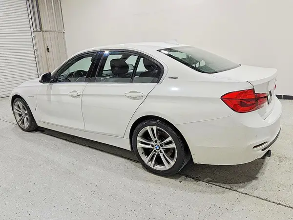WBA8E1C33HA029477 2017 BMW 3ER - Image 2