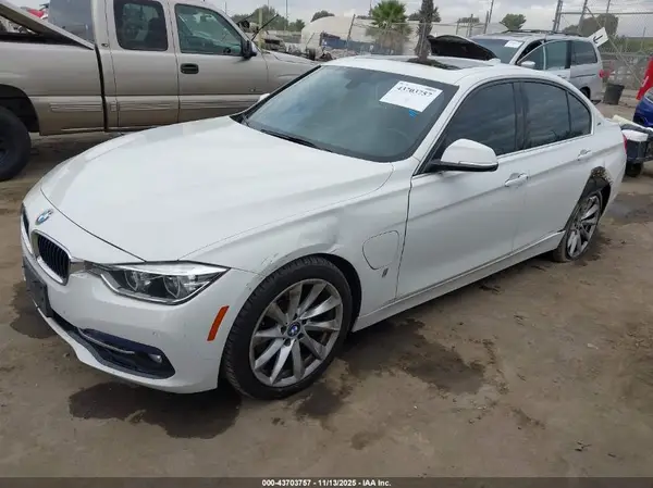WBA8E1C33HA159212 2017 BMW 3ER - Image 2