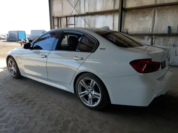 WBA8E1C33HA159341 2017 BMW 3ER - Image 2