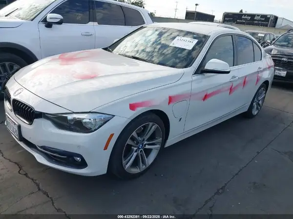 WBA8E1C34HA158537 2017 BMW 3ER - Image 2