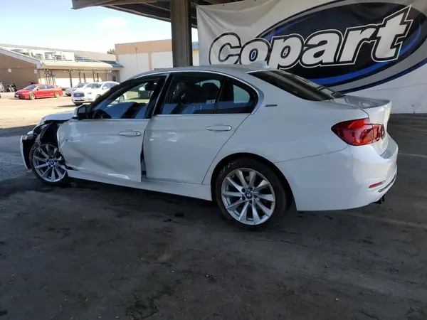WBA8E1C35HA029304 2017 BMW 3ER - Image 2
