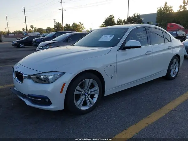 WBA8E1C35HA158627 2017 BMW 3ER - Image 2