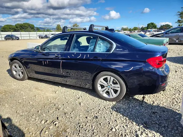 WBA8E1C35HA158918 2017 BMW 3ER - Image 2