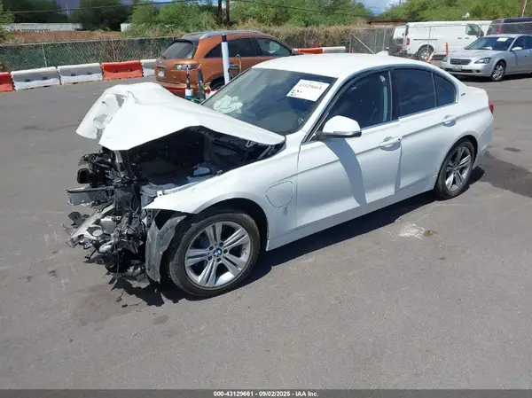 WBA8E1C36HA029294 2017 BMW 3ER - Image 2