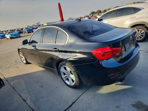 WBA8E1C36HA156465 2017 BMW 3ER - Image 2