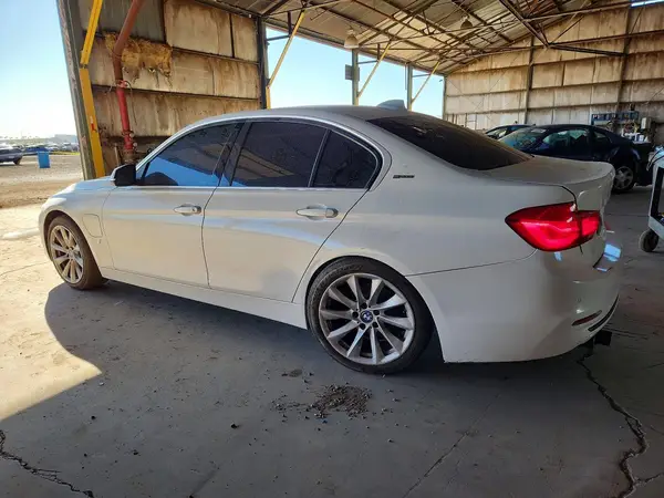 WBA8E1C36HA158720 2017 BMW 3ER - Image 2