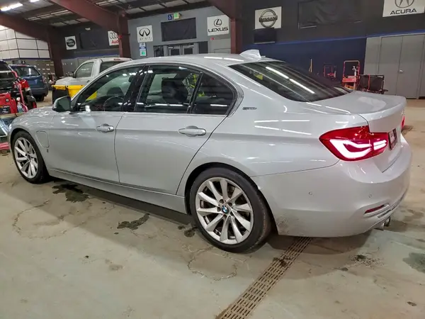 WBA8E1C36HK895488 2017 BMW 3ER - Image 2