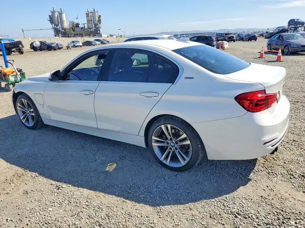 WBA8E1C37HA029174 2017 BMW 3ER - Image 2