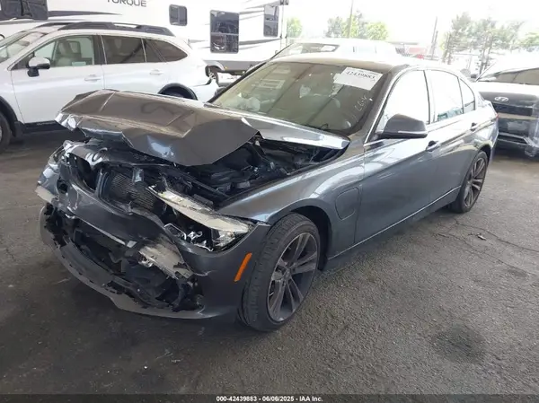 WBA8E1C37HA029823 2017 BMW 3ER - Image 2