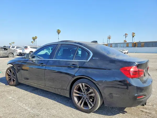 WBA8E1C37HA030020 2017 BMW 3ER - Image 2