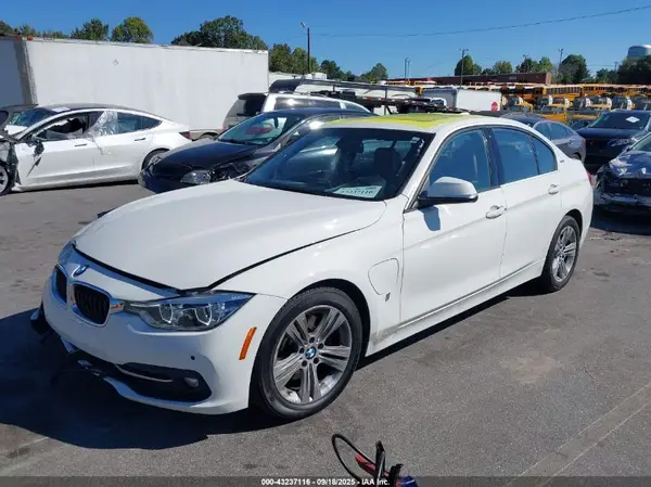 WBA8E1C37HA158578 2017 BMW 3ER - Image 2