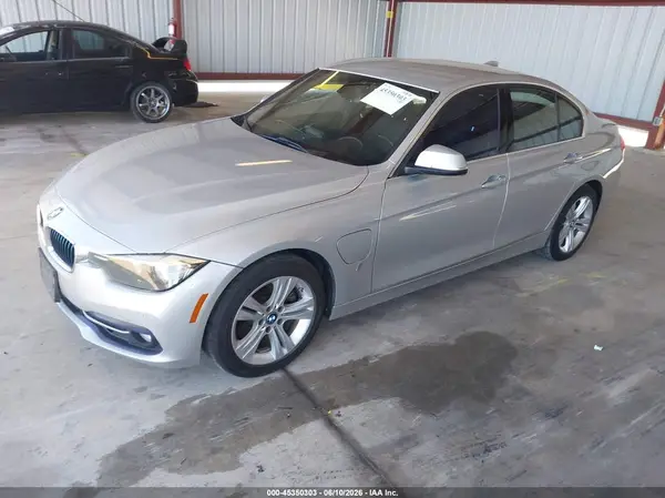 WBA8E1C38HA156953 2017 BMW 3ER - Image 2
