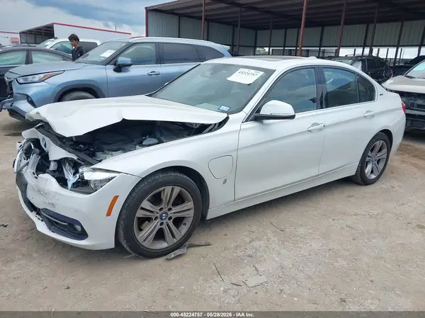 WBA8E1C38HA159044 2017 BMW 3ER - Image 2