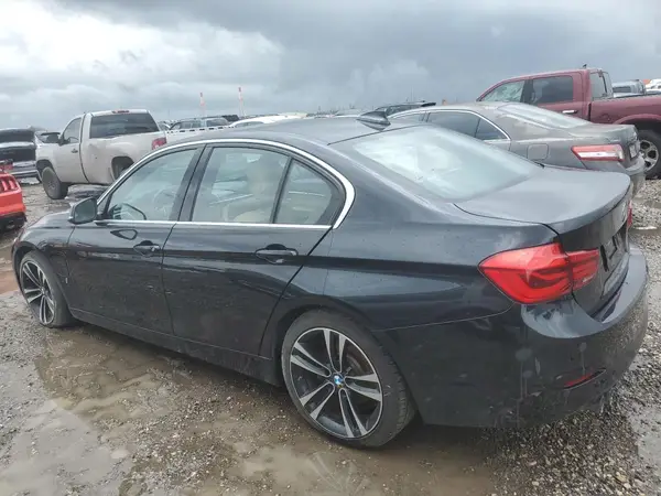 WBA8E1C39HA029886 2017 BMW 3ER - Image 2