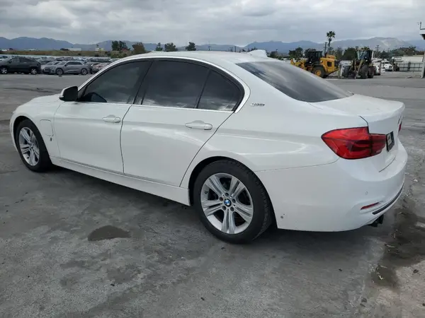 WBA8E1C39HA158887 2017 BMW 3ER - Image 2