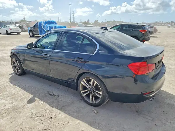 WBA8E1C3XHA156355 2017 BMW 3ER - Image 2